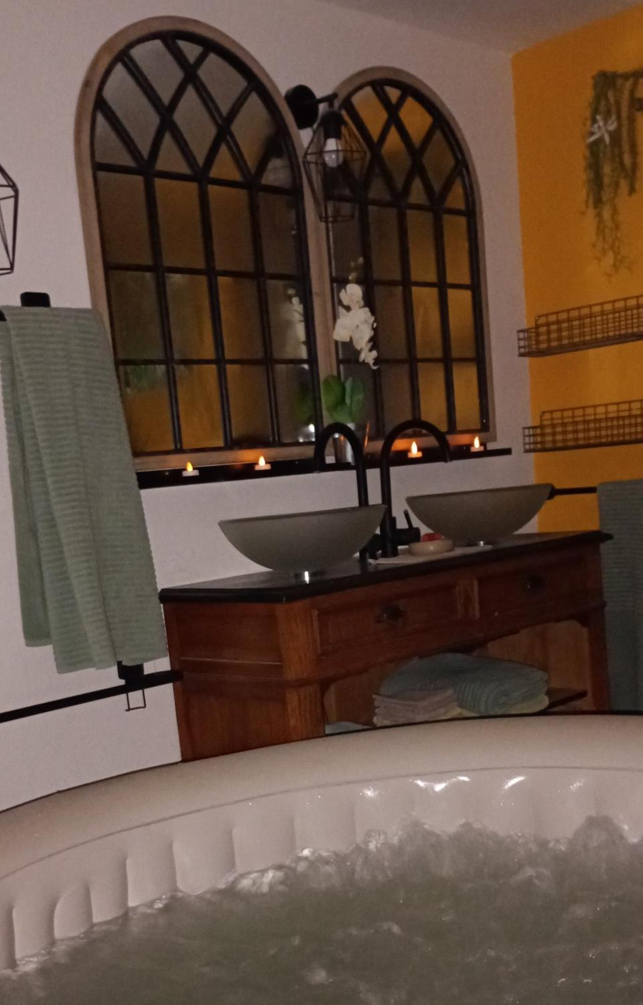 Le Clos Fleuri Ségrie Buitenkant foto